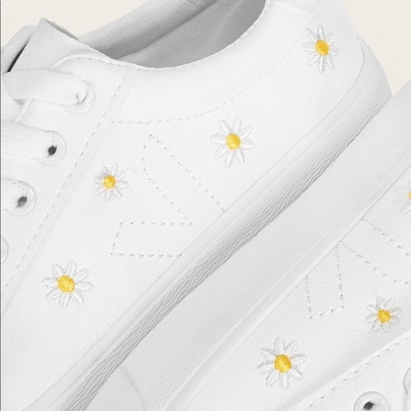 daisy lace-up shoes - Picture 3 of 4